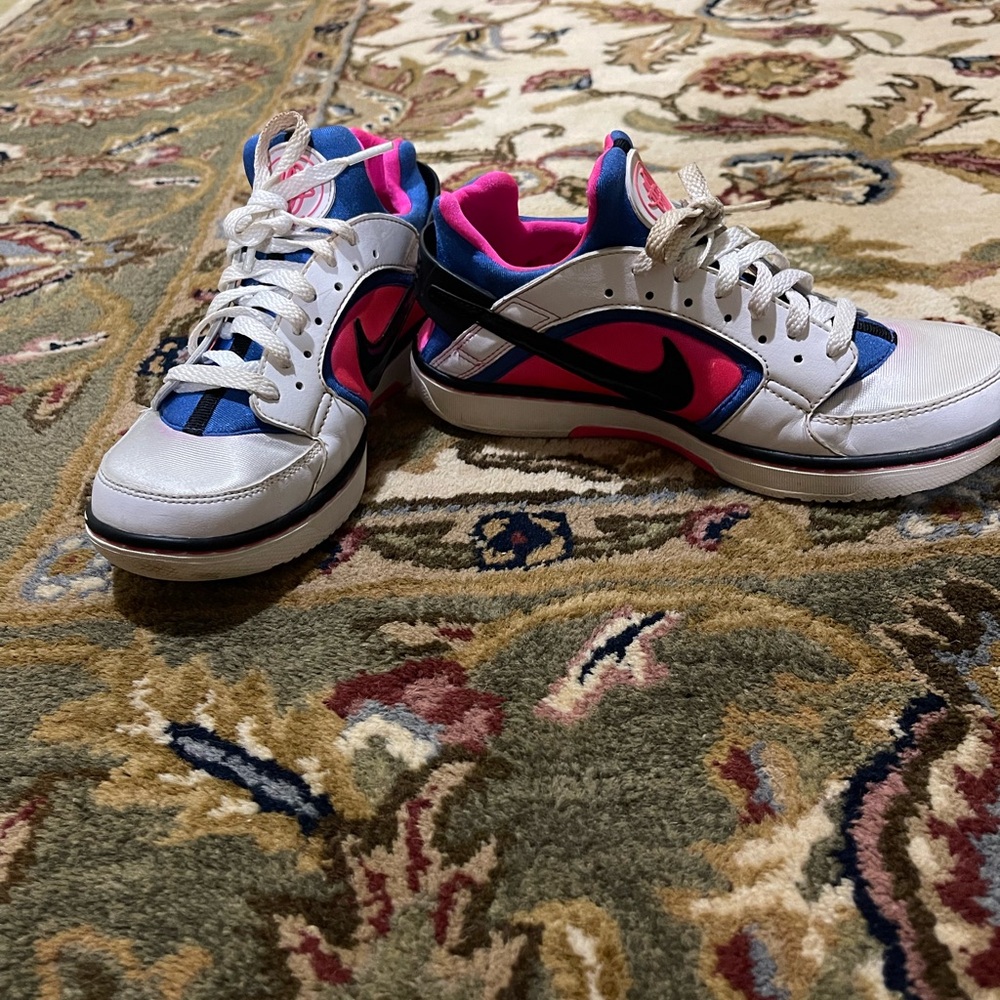 Vintage Women’s Hot Pink Blue & White Nike Shoes Size 7.5 - Picture 3 of 17